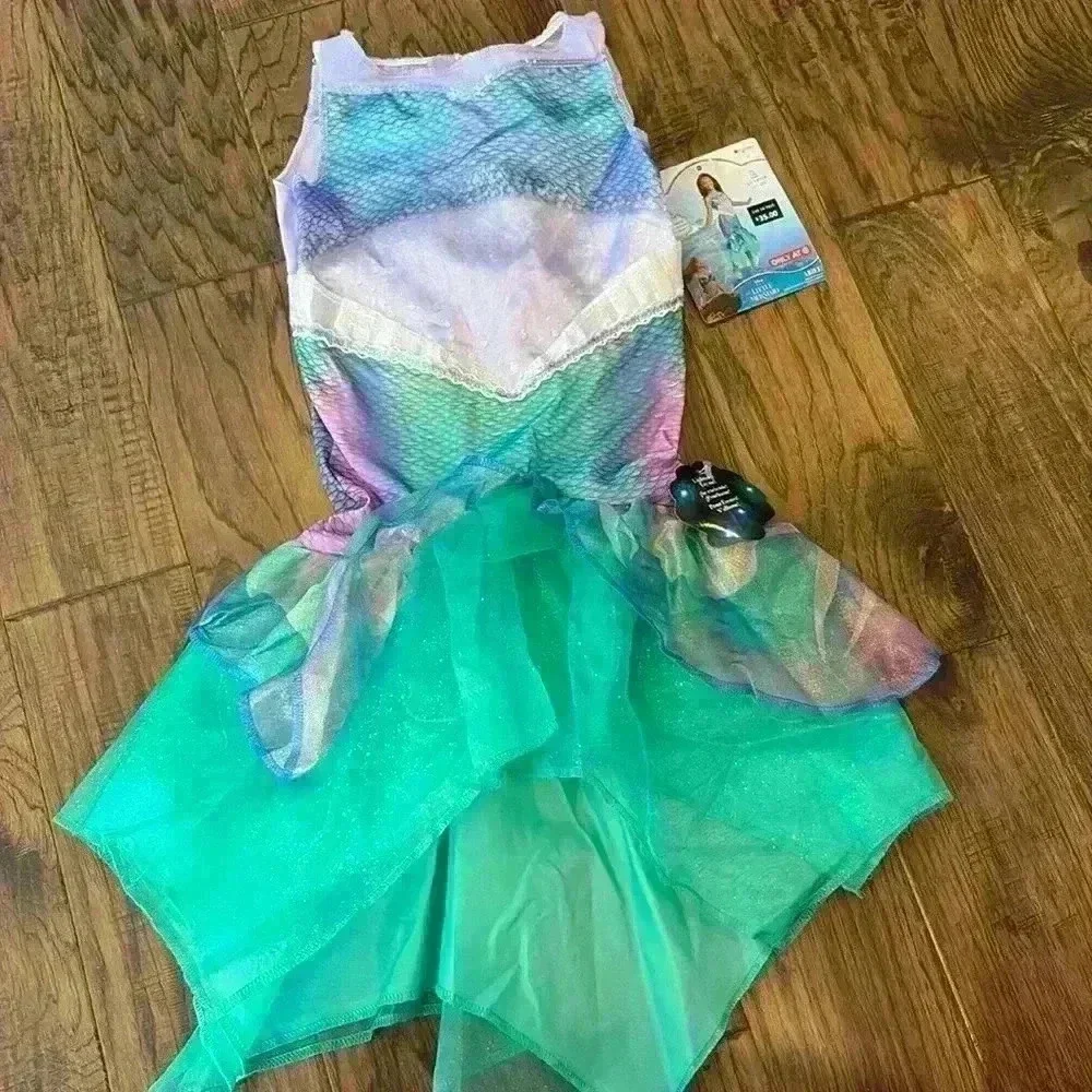 NWT beautiful light up Ariel Little Mermaid dress